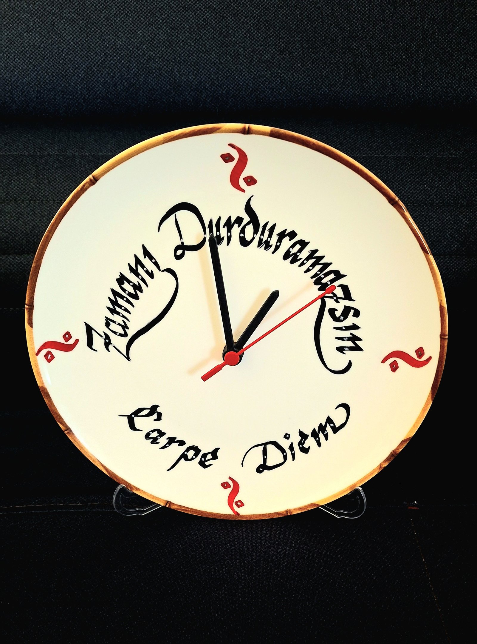 Zamanı durduramazsın.
